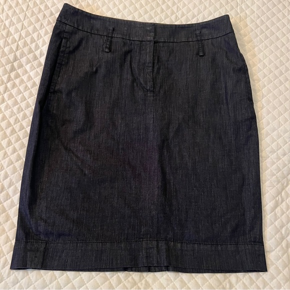 LOFT Dark Blue Lightweight Denim Pencil Skirt Womens Size 4 - Picture 1 of 12